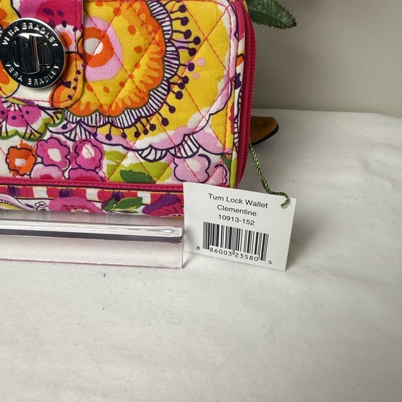 NWT Vera Bradley Clementine Turn Lock Wallet Retired Pattern Quilted Organizer - Picture 2 of 8
